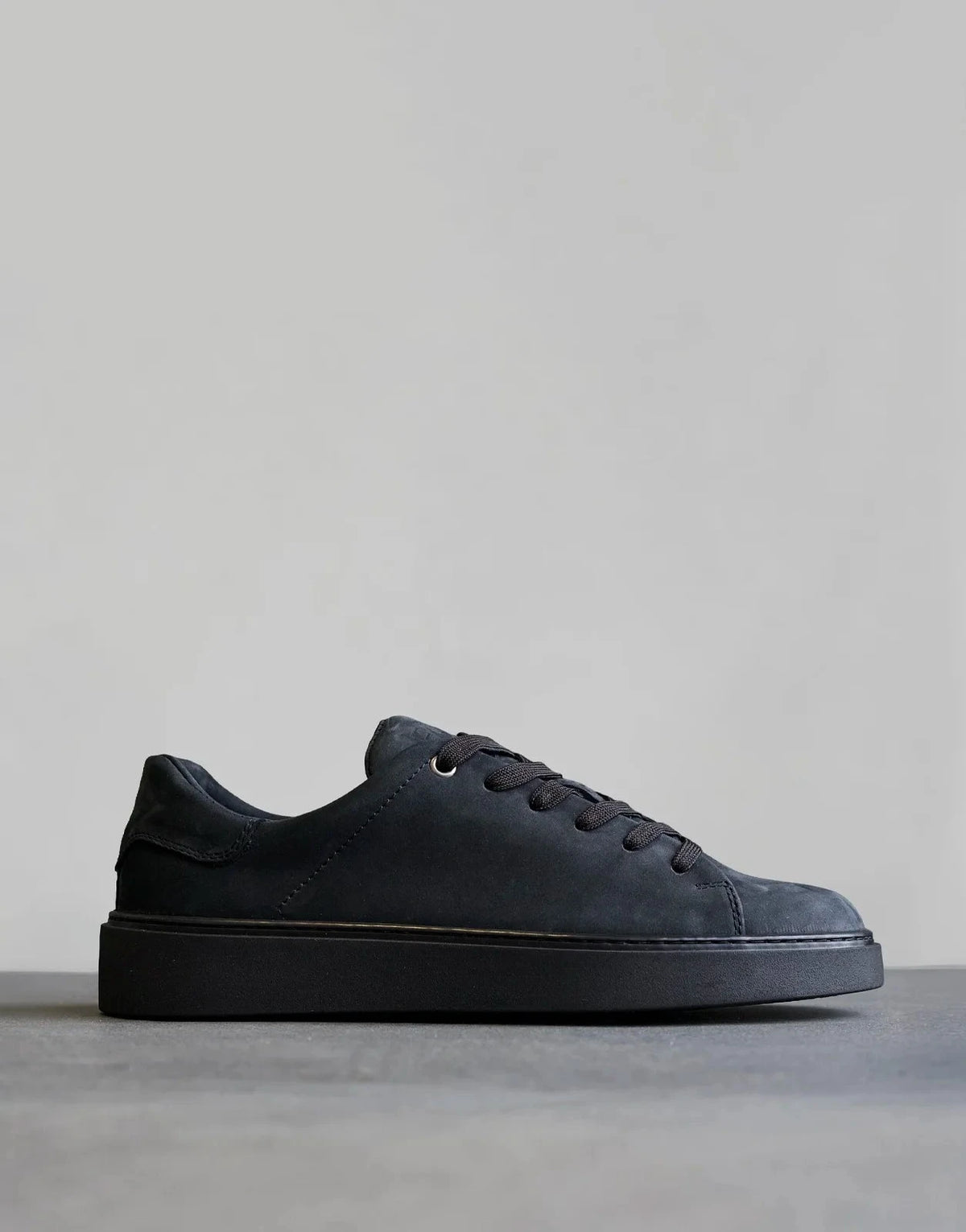Fade Essential Nubuck Sneaker Black - Subwear