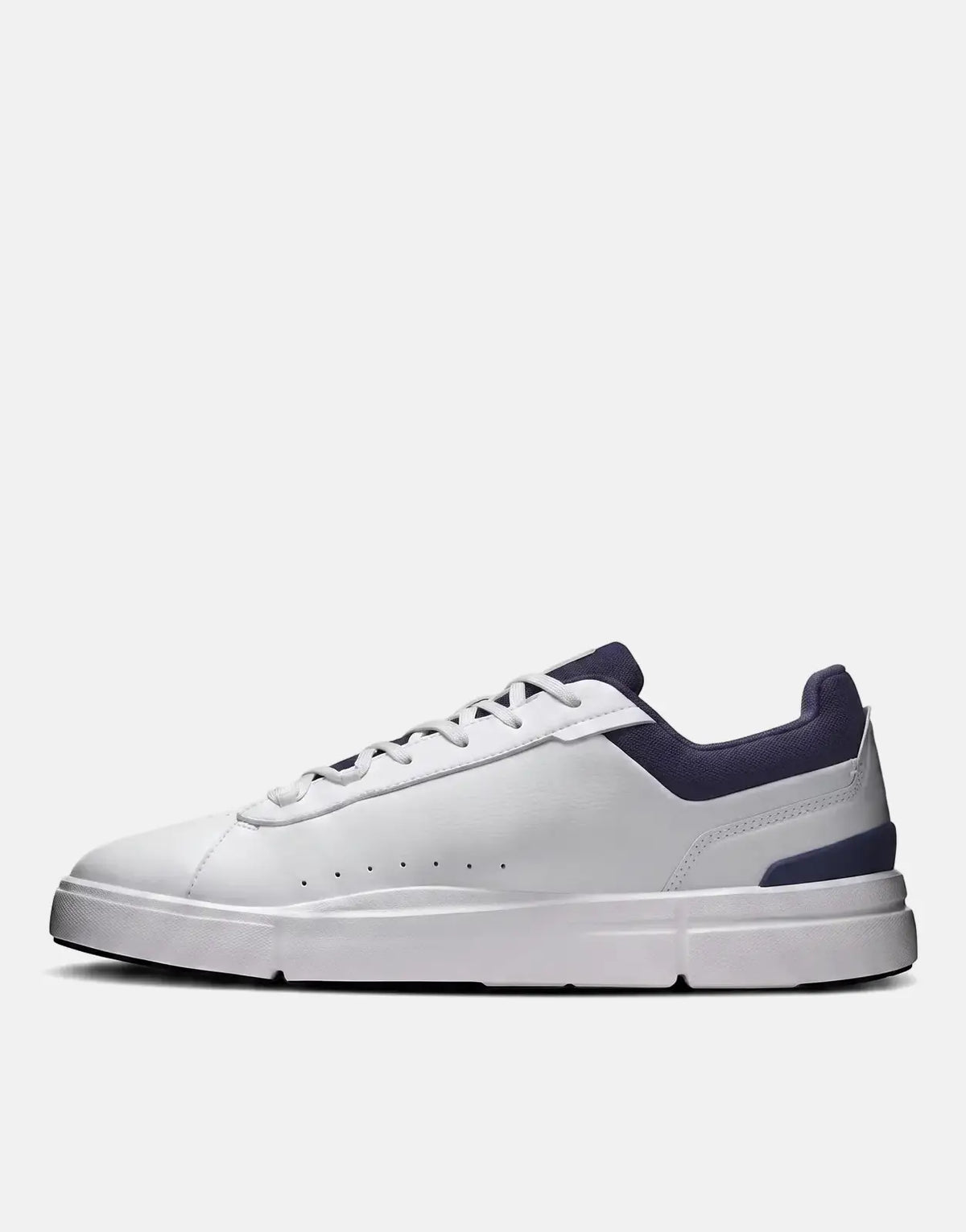 White and midnight blue On Men's The Roger Advantage sneakers, made of leather and textile, shown in a side profile view.